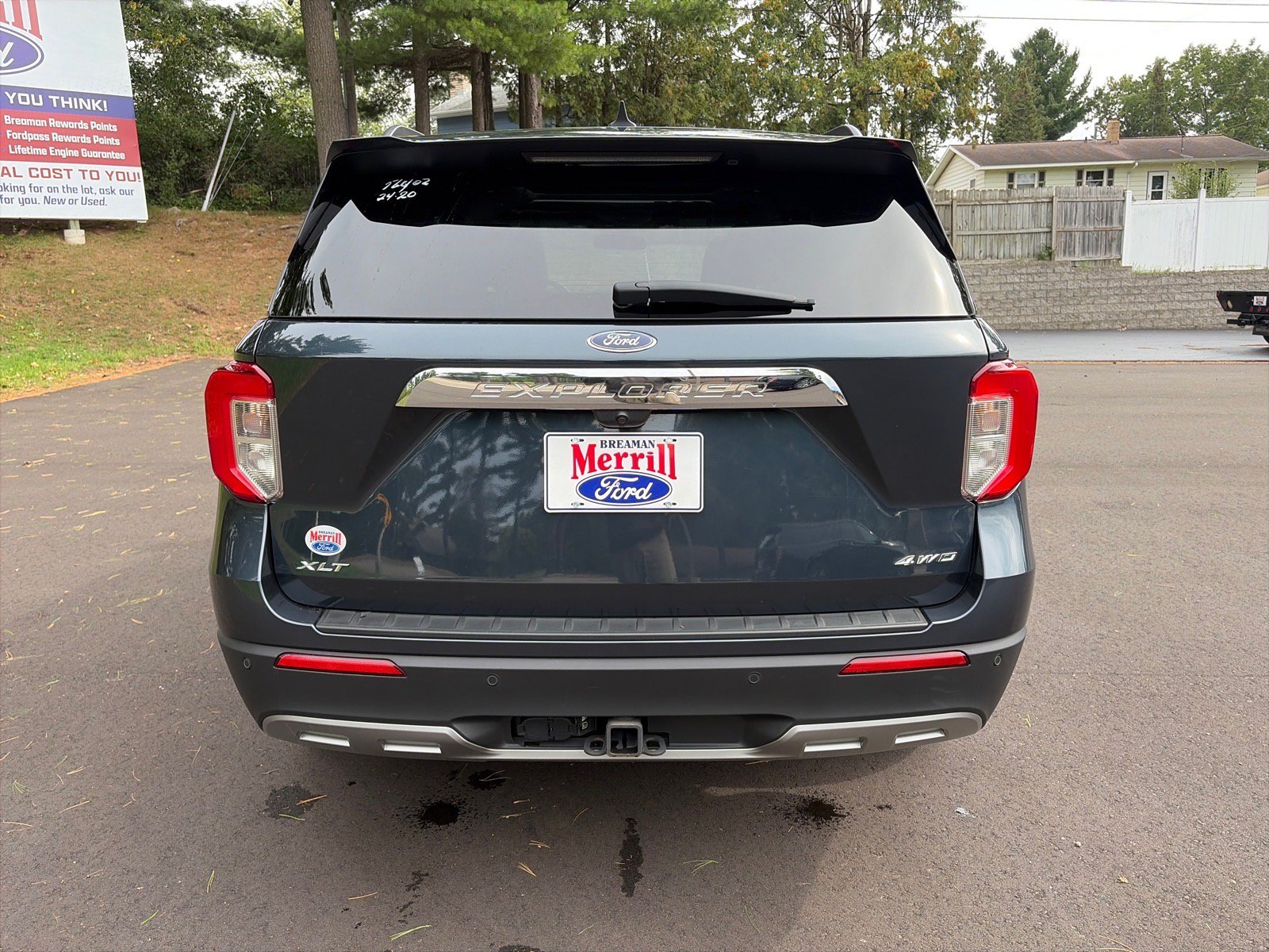 Used 2024 Ford Explorer XLT w/ Equipment Group 202A AWD/4WD image 5