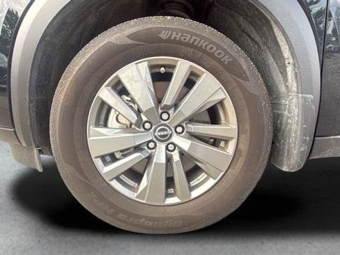 Used 2025 Nissan Pathfinder S image 29