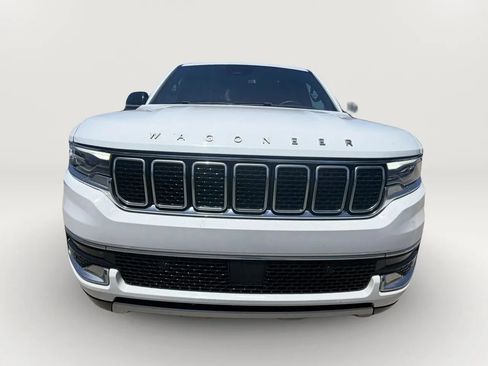 Used 2024 Jeep Wagoneer L Series II RWD image 11