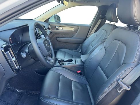 Certified 2025 Volvo XC40 B5 Core image 11