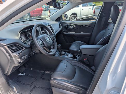 Used 2023 Jeep Cherokee Trailhawk w/ Sun & Sound Group AWD/4WD image 16