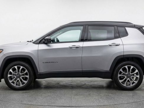 Used 2025 Jeep Compass Limited AWD/4WD image 5