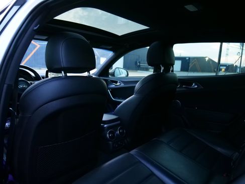 Used 2018 Kia Stinger GT2 image 32