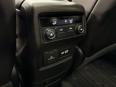 Used 2020 GMC Acadia SLT w/ Driver Alert Package II AWD/4WD image 24