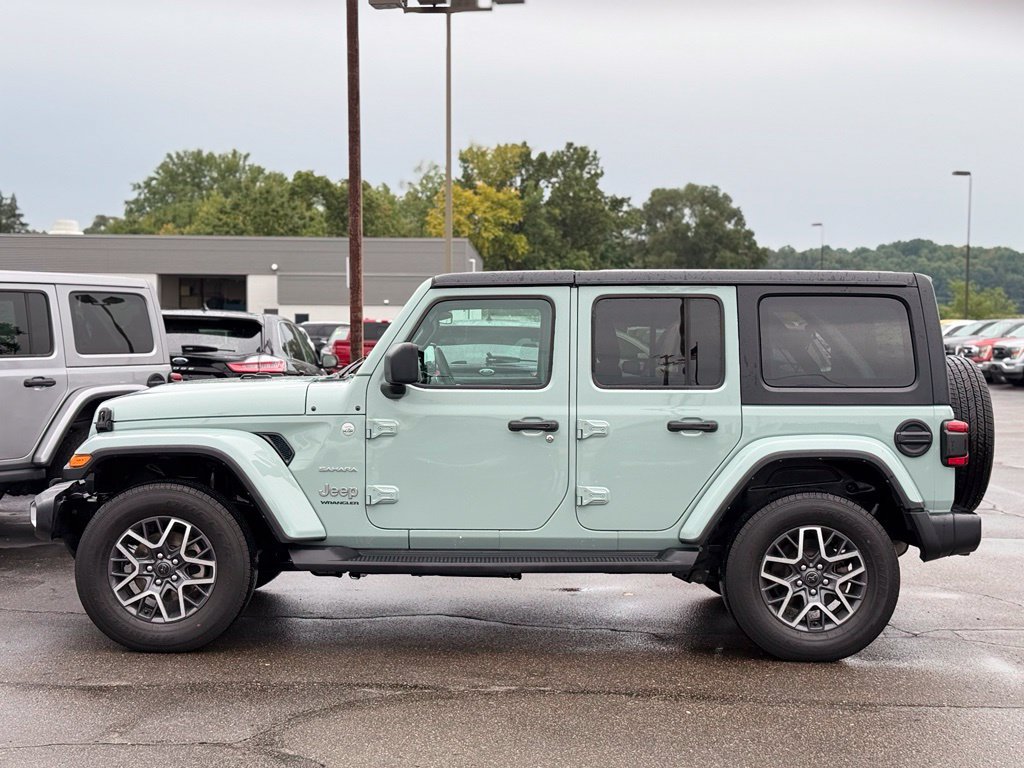 Used 2024 Jeep Wrangler Unlimited Sahara AWD/4WD image 39