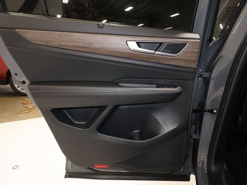 Used 2025 Volkswagen Atlas SEL Premium R-Line image 20