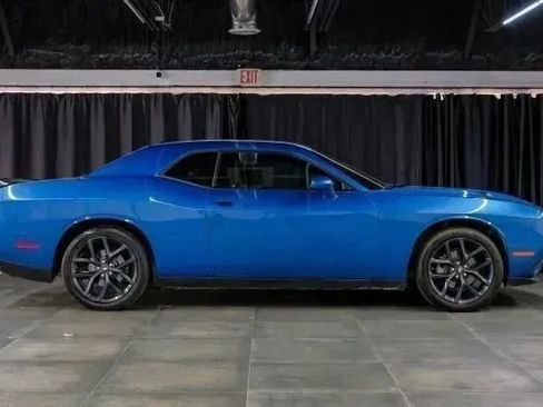 Used 2022 Dodge Challenger SXT w/ Blacktop Package image 9
