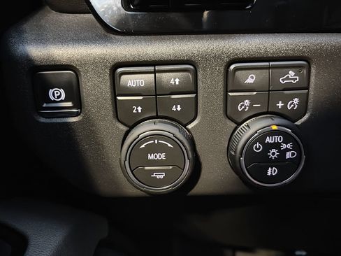 Used 2026 Chevrolet Silverado 1500 ZR2 w/ Dark Appearance Package AWD/4WD image 18