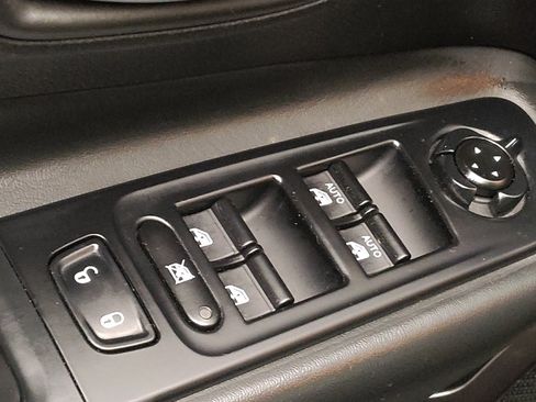 Used 2019 Jeep Renegade Limited w/ UConnect 8.4 Nav Group AWD/4WD image 27