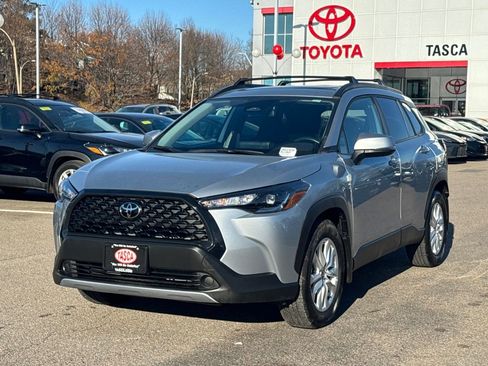 Used 2024 Toyota Corolla Cross LE image 3