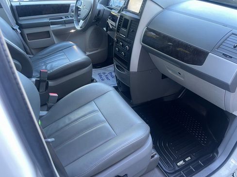 Used 2010 Dodge Grand Caravan SXT image 30