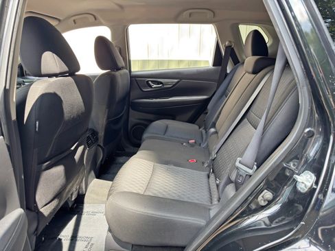 Used 2020 Nissan Rogue SV FWD image 34