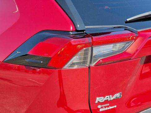 Used 2022 Toyota RAV4 XLE Premium AWD/4WD image 34
