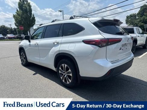 Used 2022 Toyota Highlander XLE AWD/4WD image 15