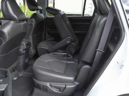 Used 2024 Toyota Grand Highlander AWD image 45