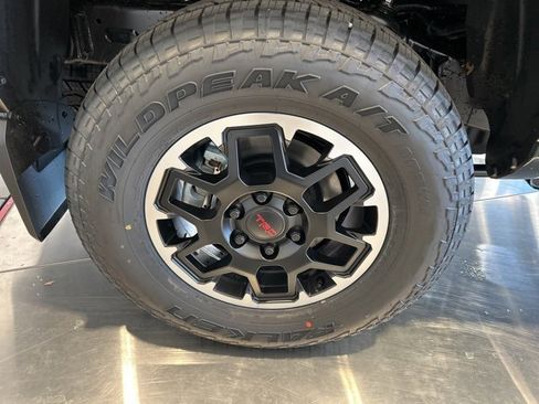New 2025 Toyota Tacoma TRD Off-Road image 18