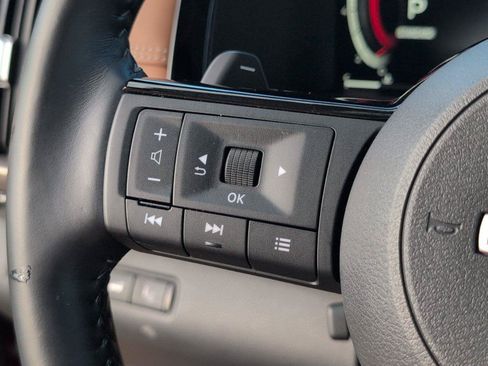 Used 2023 Nissan Pathfinder Platinum FWD image 31