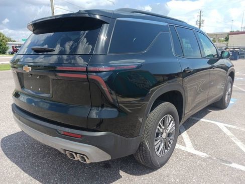 Used 2026 Chevrolet Traverse LT FWD image 3
