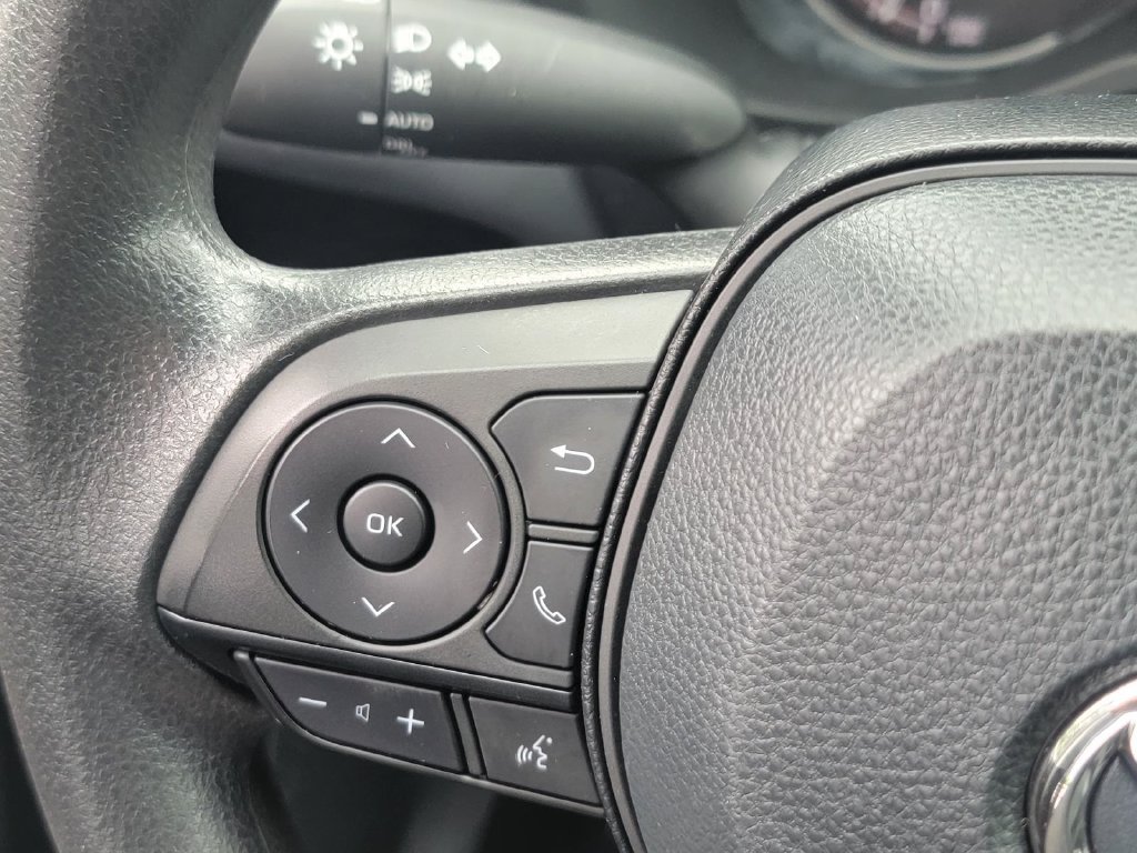 Used 2025 Toyota RAV4 XLE AWD/4WD image 23