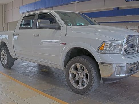 Used 2017 RAM 1500 Laramie w/ Convenience Group AWD/4WD image 4