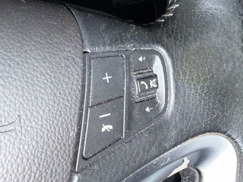 Used 2015 Chevrolet Captiva Sport LS FWD image 24