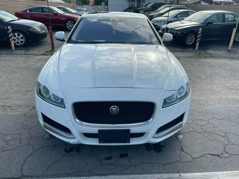 Used 2017 Jaguar XF RWD image 8