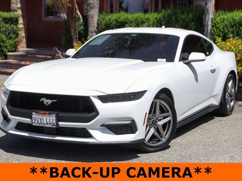 Used 2025 Ford Mustang Coupe RWD image 4