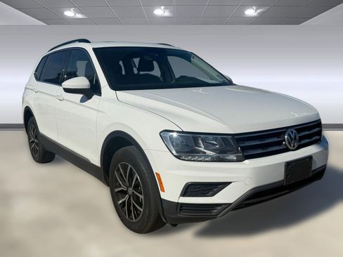 Used 2021 Volkswagen Tiguan SE w/ Panoramic Sunroof Package image 6