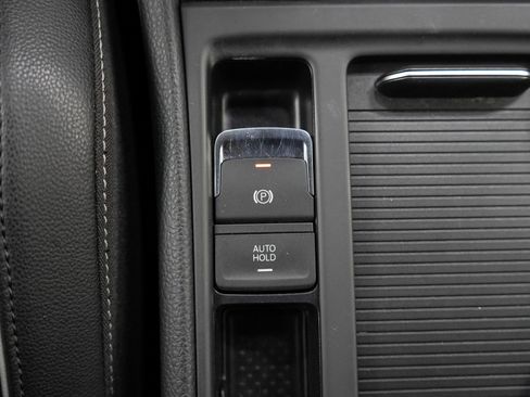 Used 2019 Volkswagen Golf R 4-Door AWD/4WD image 24