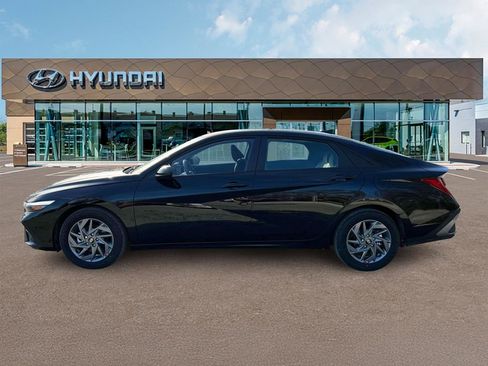 New 2025 Hyundai Elantra Blue image 3