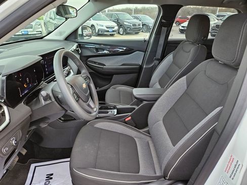 Used 2025 Chevrolet TrailBlazer LT AWD/4WD image 21
