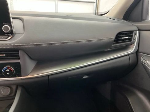 Used 2024 Nissan Rogue SV AWD/4WD image 11