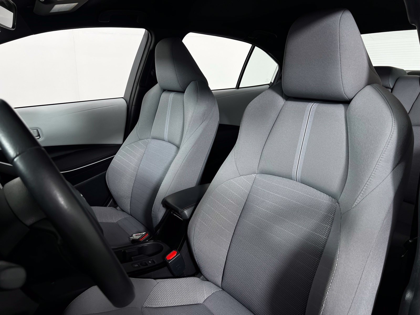 Used 2025 Toyota Corolla SE w/ Convenience Package FWD image 13