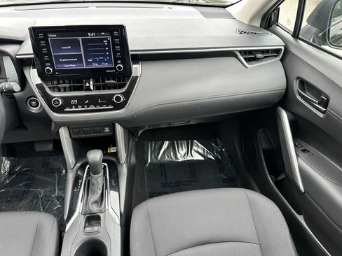 Used 2022 Toyota Corolla Cross LE AWD/4WD image 18