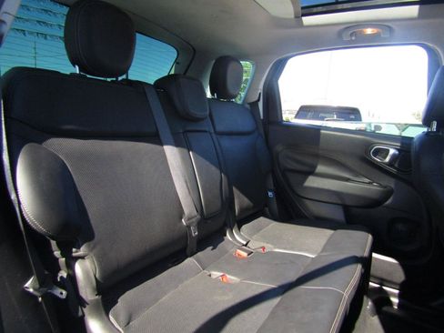 Used 2019 FIAT 500L Trekking FWD image 22