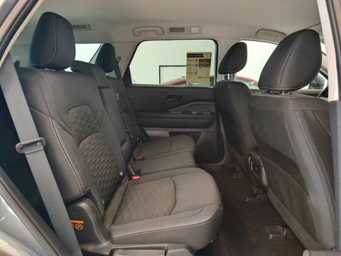 Used 2025 Nissan Pathfinder SV AWD/4WD image 18