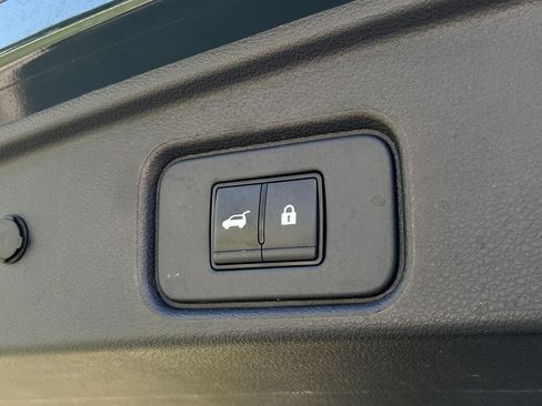 Used 2023 Nissan Pathfinder SL AWD/4WD image 24