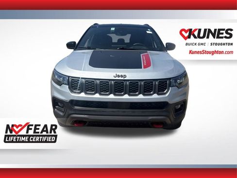 Used 2025 Jeep Compass Trailhawk AWD/4WD image 5