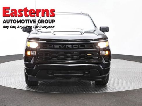 Used 2024 Chevrolet Silverado 1500 Custom image 2