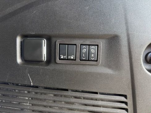 Certified 2024 GMC Yukon XL Denali image 52