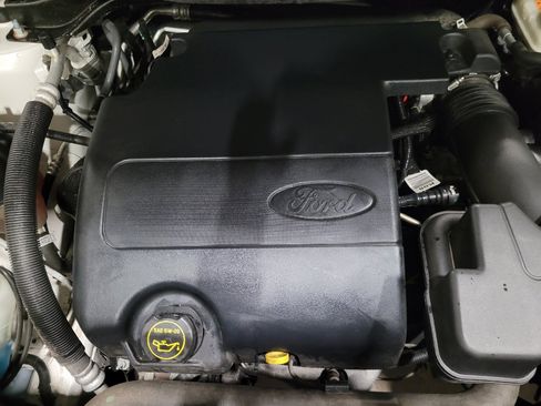 Used 2017 Ford Explorer XLT w/ Equipment Group 202A AWD/4WD image 30