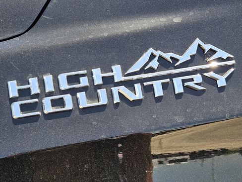 New 2026 Chevrolet Suburban High Country AWD/4WD image 8