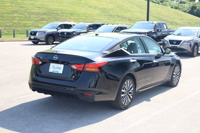 Used 2025 Nissan Altima 2.5 SV FWD image 6