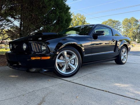Used 2007 Ford Mustang GT image 2