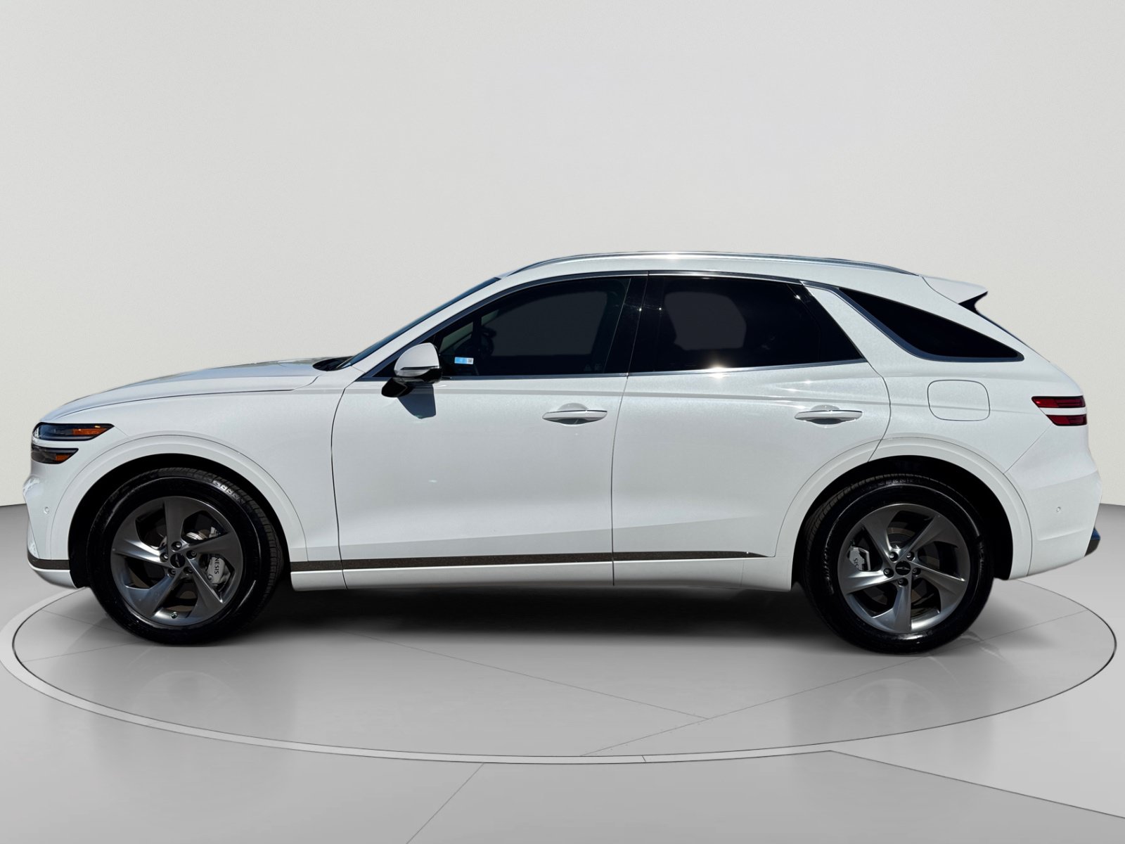 Used 2026 Genesis GV70 2.5T Advanced AWD/4WD image 2