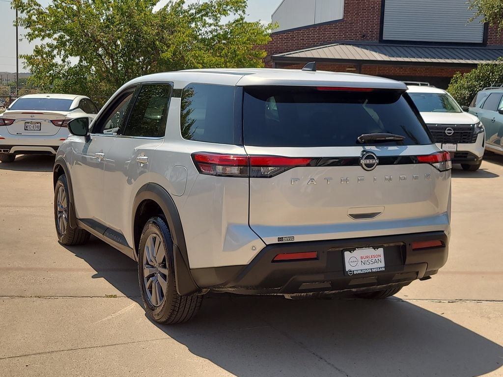 Certified 2025 Nissan Pathfinder S FWD image 2