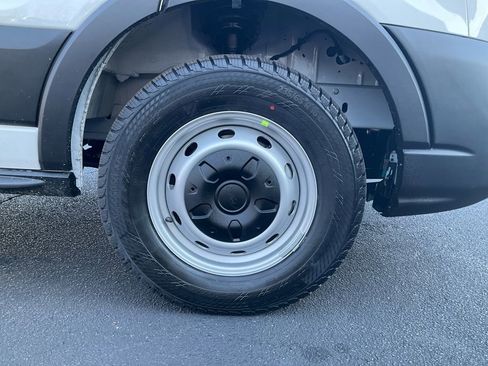 New 2026 Ford Transit 250 148 Medium Roof RWD image 10