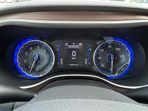 Used 2018 Chrysler Pacifica Touring-L w/ Tire & Wheel Group FWD image 20