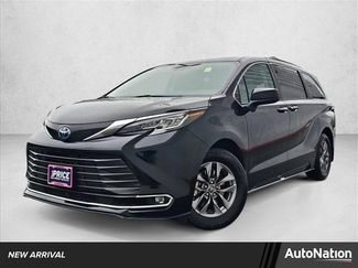 Used 2023 Toyota Sienna XLE video 1