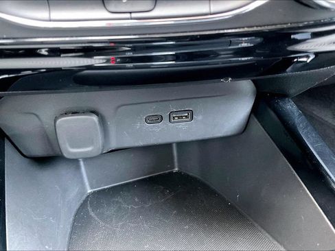 Used 2025 Chevrolet Trax LT FWD image 33